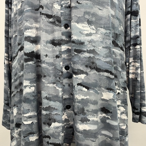 LOGO by Lori Goldstein Blue/Gray/White Camo Button Down Cardigan/Top. Size 1X - Picture 4 of 12